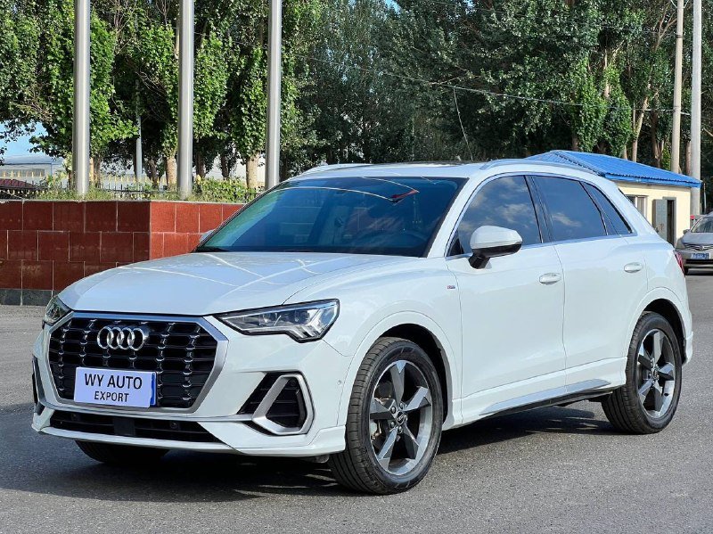 Audi Q3 2022 фото 1