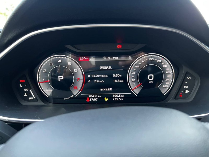 Audi Q3 2022 фото 9