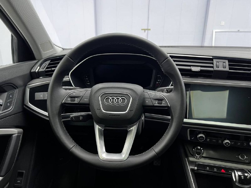 Audi Q3 2022 фото 7