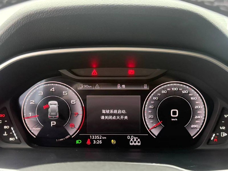 Audi Q3 2022 фото 9