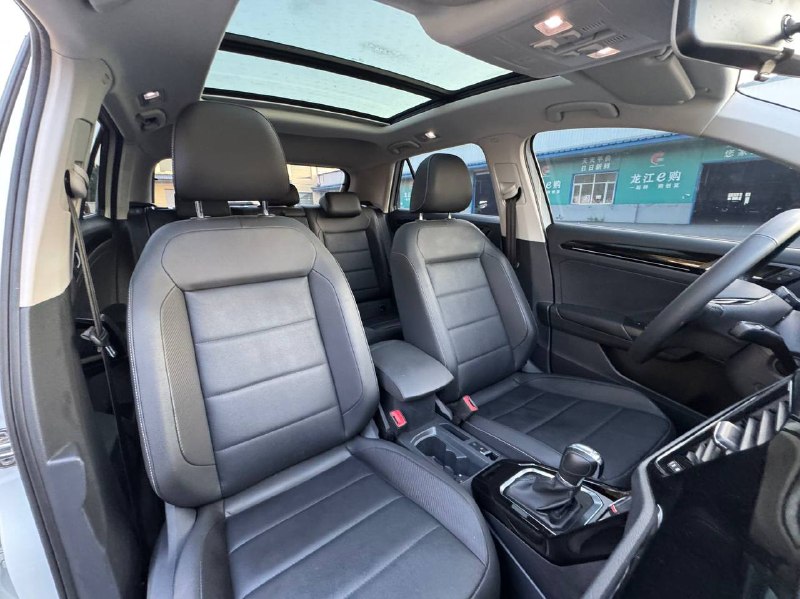 Volkswagen T-Roc 2023 фото 6