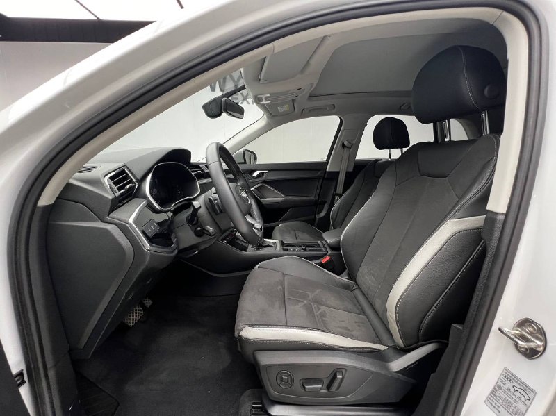 Audi Q3 2022 фото 4