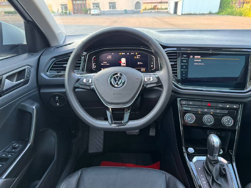 Volkswagen T-Roc 2023 фото 7