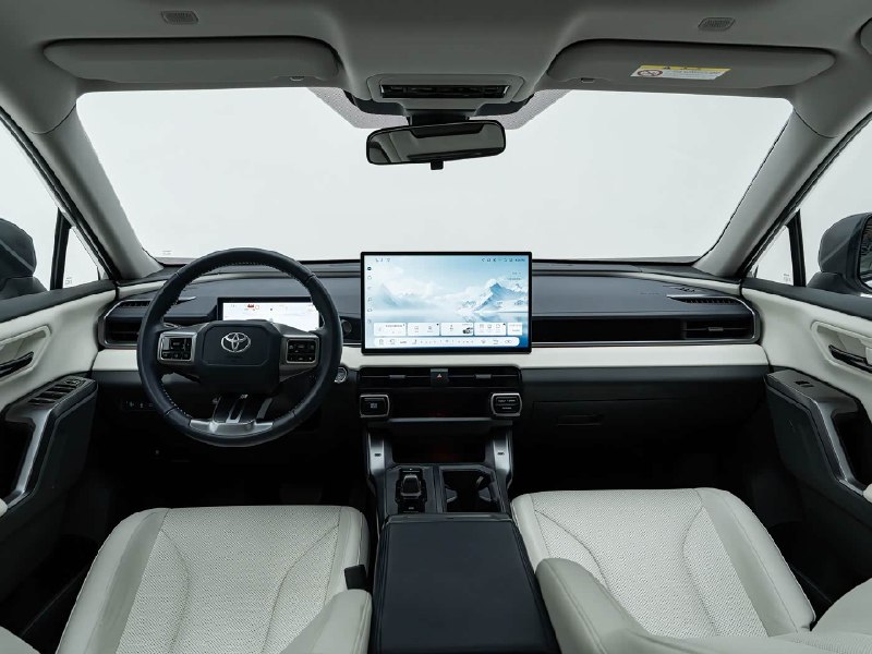 Toyota RAV4 2026 фото 2