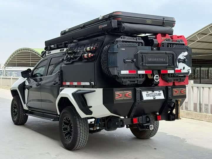 Nissan Navara Premium Closed Van 2024 фото 4