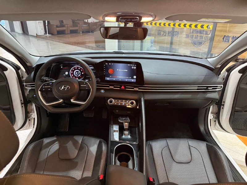 Hyundai ELANTRA 2023 фото 8