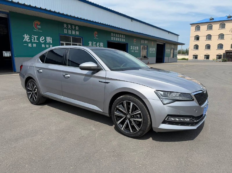 Skoda Superb 2024 фото 2