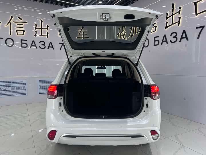 Mitsubishi Outlander Comfort line 2023 фото 7