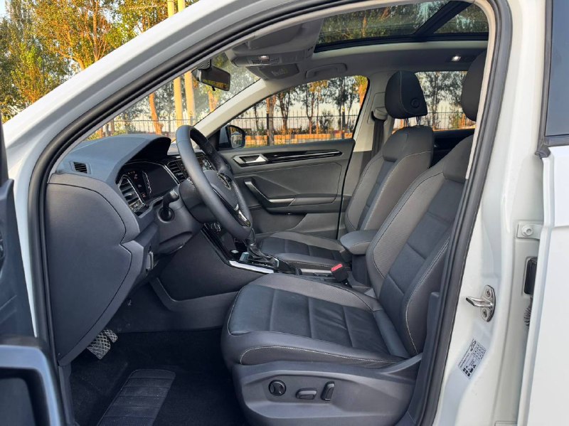 Volkswagen T-Roc 2023 фото 4