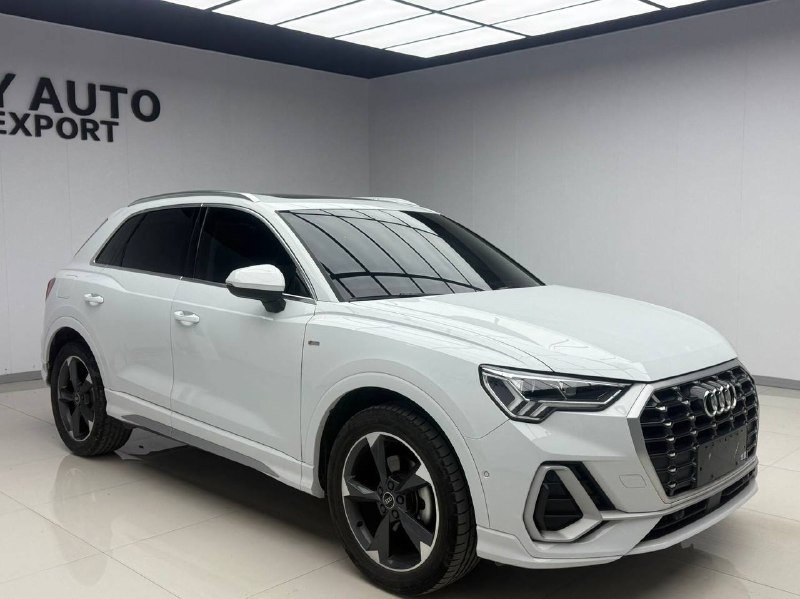 Audi Q3 2022 фото 2