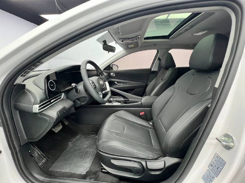 Hyundai Elantra 2023 фото 4