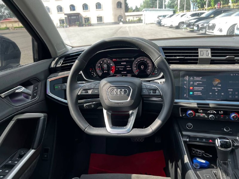 Audi Q3 2021 фото 7