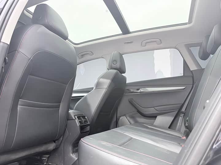 Skoda Karoq Premium Edition 2023 фото 8
