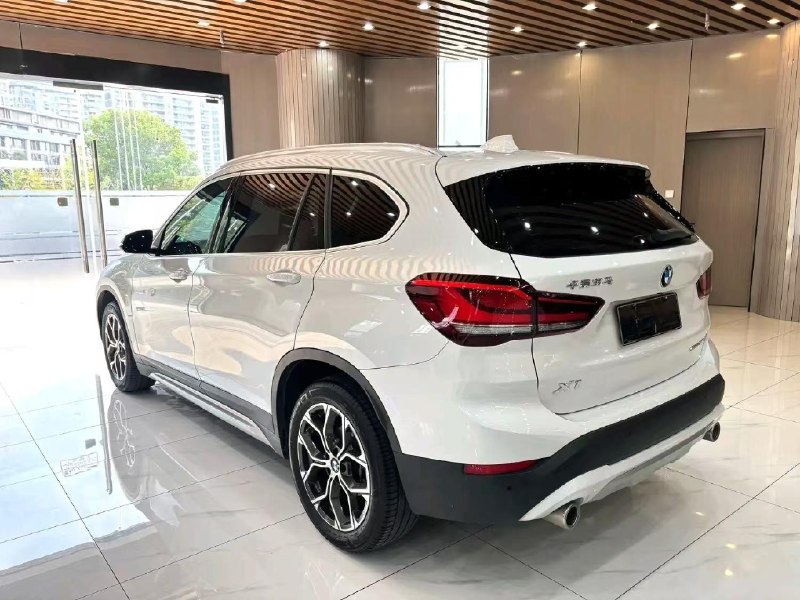 BMW X1 2022 фото 5