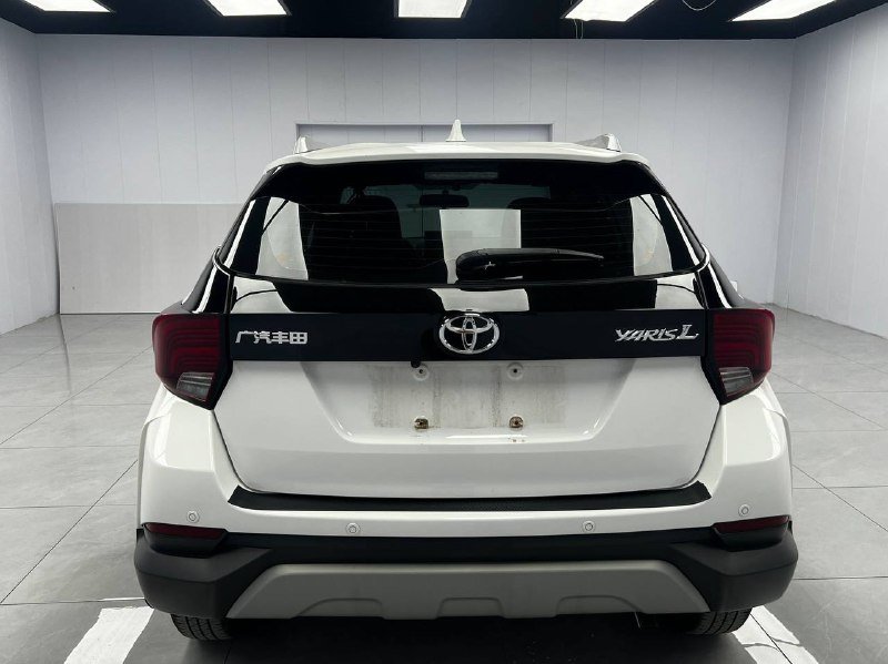 Toyota Yaris L 2022 фото 3