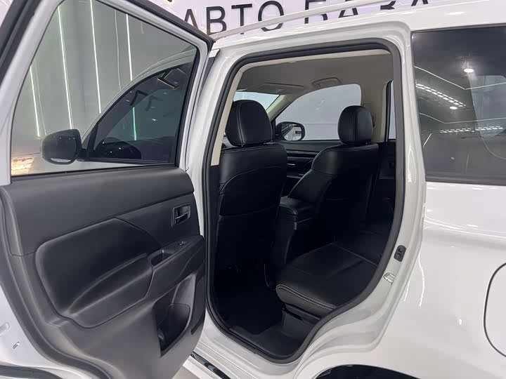 Mitsubishi Outlander Comfort line 2023 фото 6